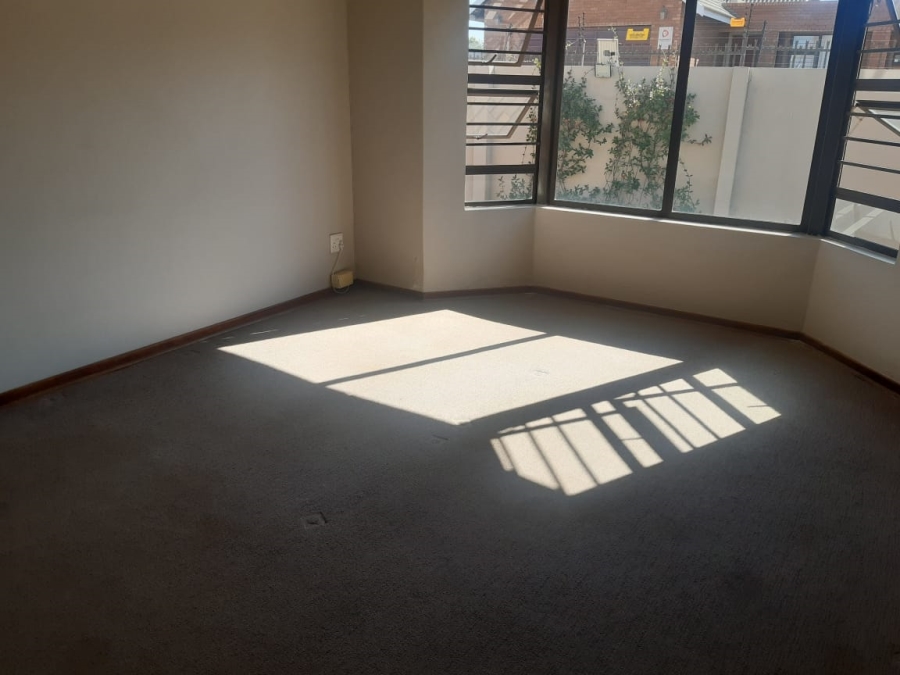 To Let 3 Bedroom Property for Rent in Hillside Free State